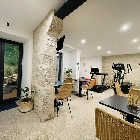 Lindo, Funcional E Charmoso Espaco - - H بورتو