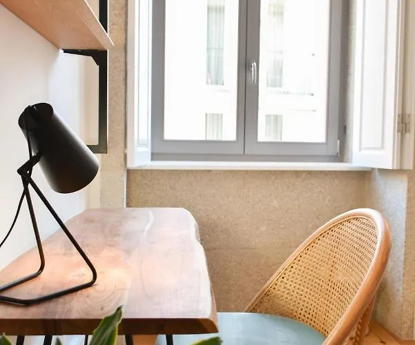 Lindo, Funcional E Charmoso Espaço - - H * Oporto